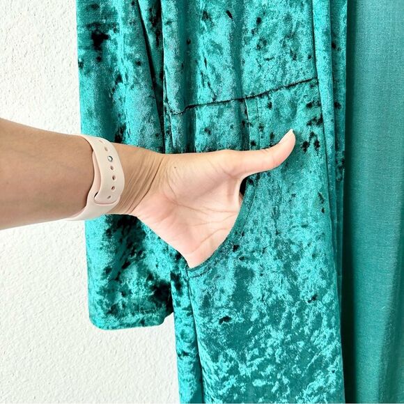 Sway Crushed Velvet Duster Kimono in Green Size Medium - Picture 5 of 7